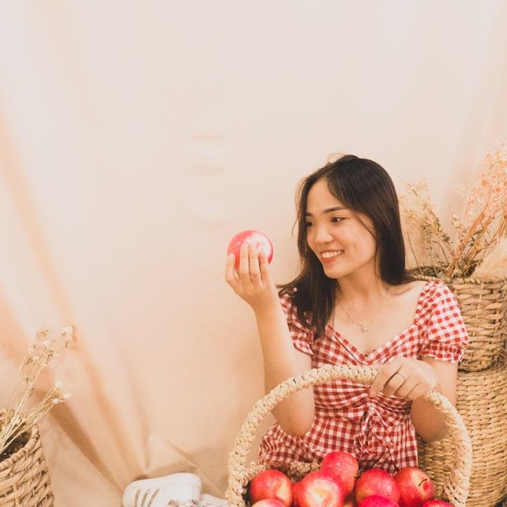 Kaveri Mehta, Lead Design Curator at RippleForestHome, reviewing corporate floral arrangements